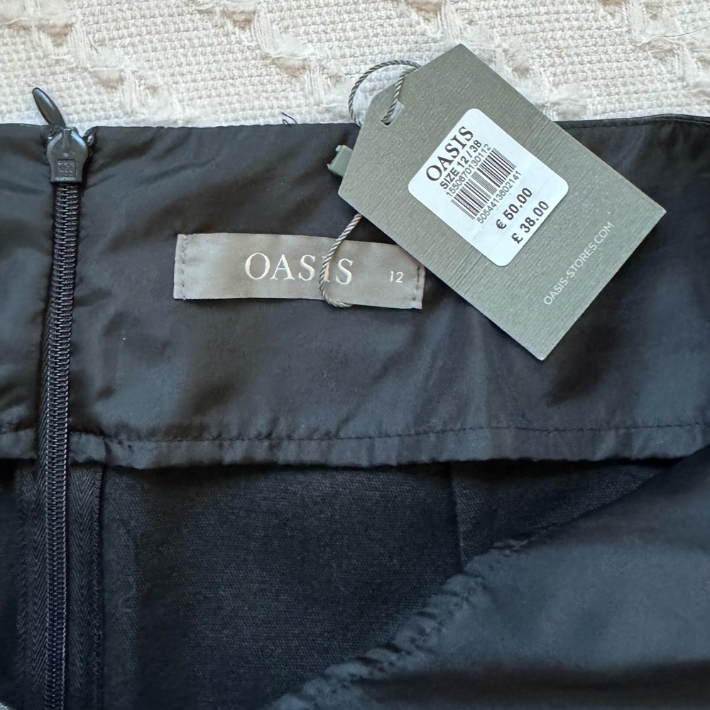 Brand new Oasis fake leather skirt black, US 8